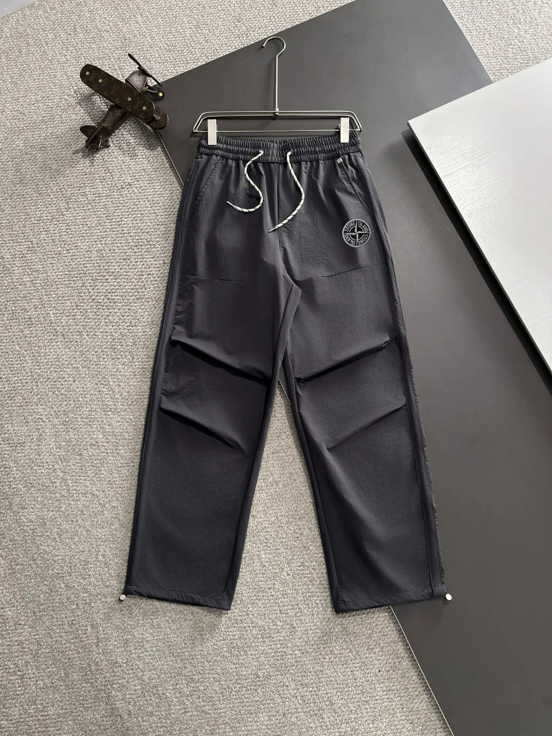 🅿️390 next day shipping Stone Island 2025 spring and summer new elastic band casual pants, thin counter custom fabrics, high breathability and comfort, impeccable details, brand element design concept, reflecting high quality. It feels delicate and soft! It presents a casual cut and the upper body shape is great! Size: M-4XL